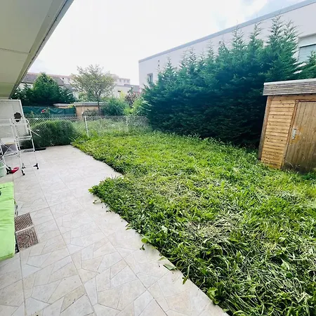 Apartamento With Garden *